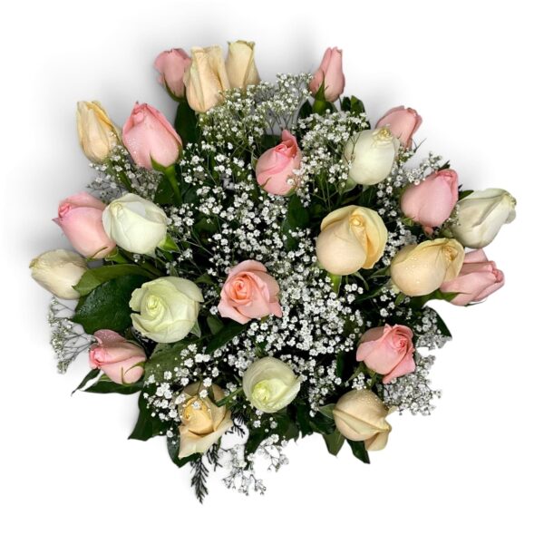 Detalhe das 24 rosas em tons pastel do Buquê Delicadeza Rosa
