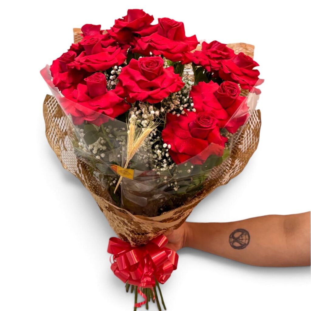Buquê com 12 rosas colombianas vermelhas