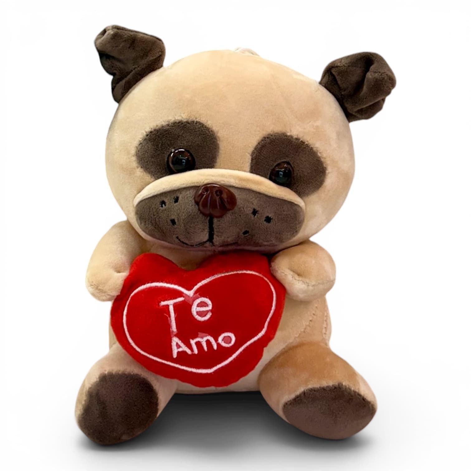 cachorrinho-te-amo-flora-santa-clara.jpg Cachorrinho Te Amo de pelúcia segurando coração vermelho bordado